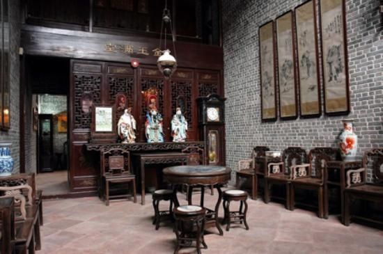 Homes before consumerism have little problems with clutter. Ancient Chinese House Interior - How Clutter Affects You and (Maybe) Your Home’s Feng Shui