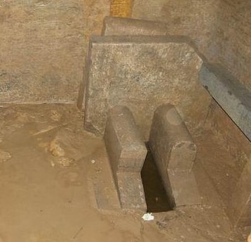 The above image is a VERY clean toilet from ancient times. Ancient Toilet clean min - Do Restrooms and Bathrooms Really Bring Bad Feng Shui?