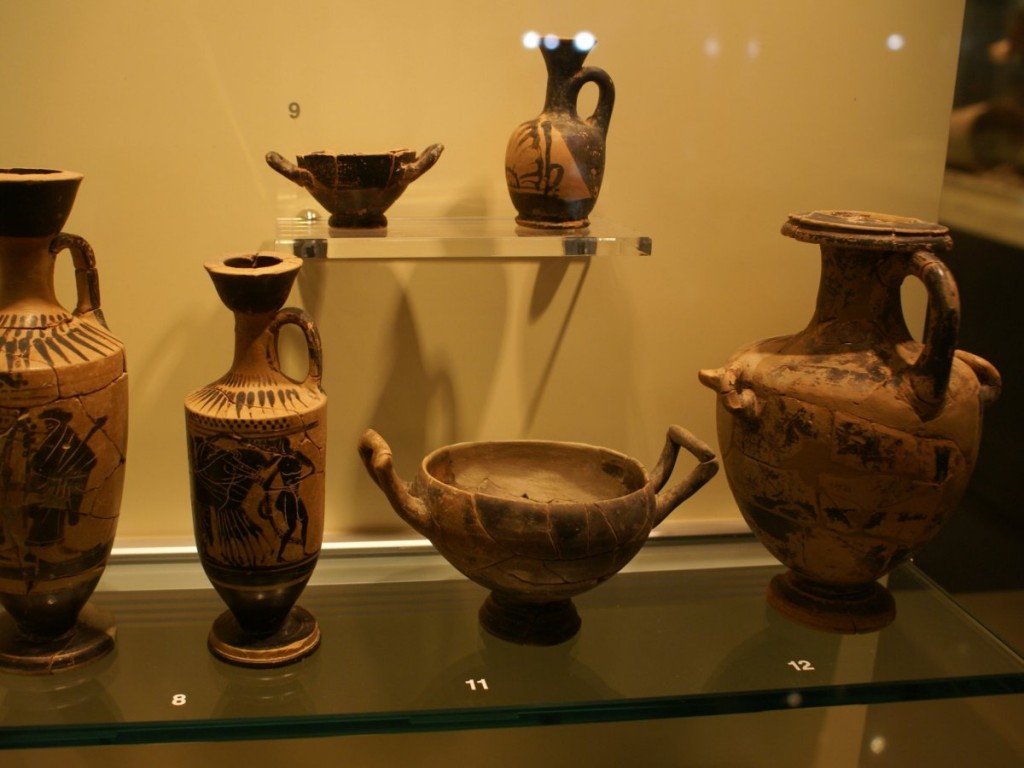 Athens Airport comes with a min-museum that showcase archaeological artificats. Athens Airport Mini museum 1024x768 - Top 10 International Airports with Awesome Feng Shui