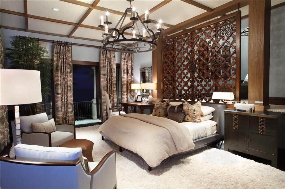 There seems to be another room behind the head of bed, which can cause infidelity. Bedroom with patterned bed head - 20 Advantages and Benefits of Using Feng Shui