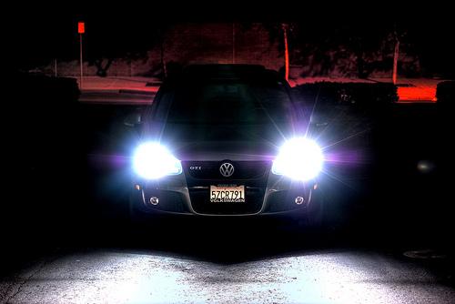 Most people feel uncomfortable when a car is moving straight at them. car night headlights shining straight at you - Is the Feng Shui of Houses Facing T-Junction Really That Bad?