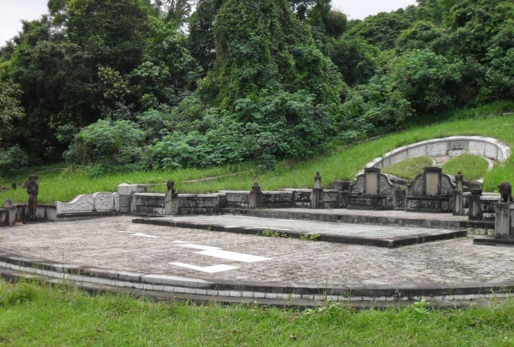 Applying feng shui for the home is quite different from feng shui for burial grounds. Chinese burial ground feng shui - How You Should Approach a Feng Shui Consultant