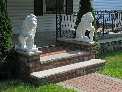 A pair of stone lions can be used as Feng Shui cure. feng shui stone lions in front door - Avoid These 5 Types of Bad Feng Shui Outside Your Home