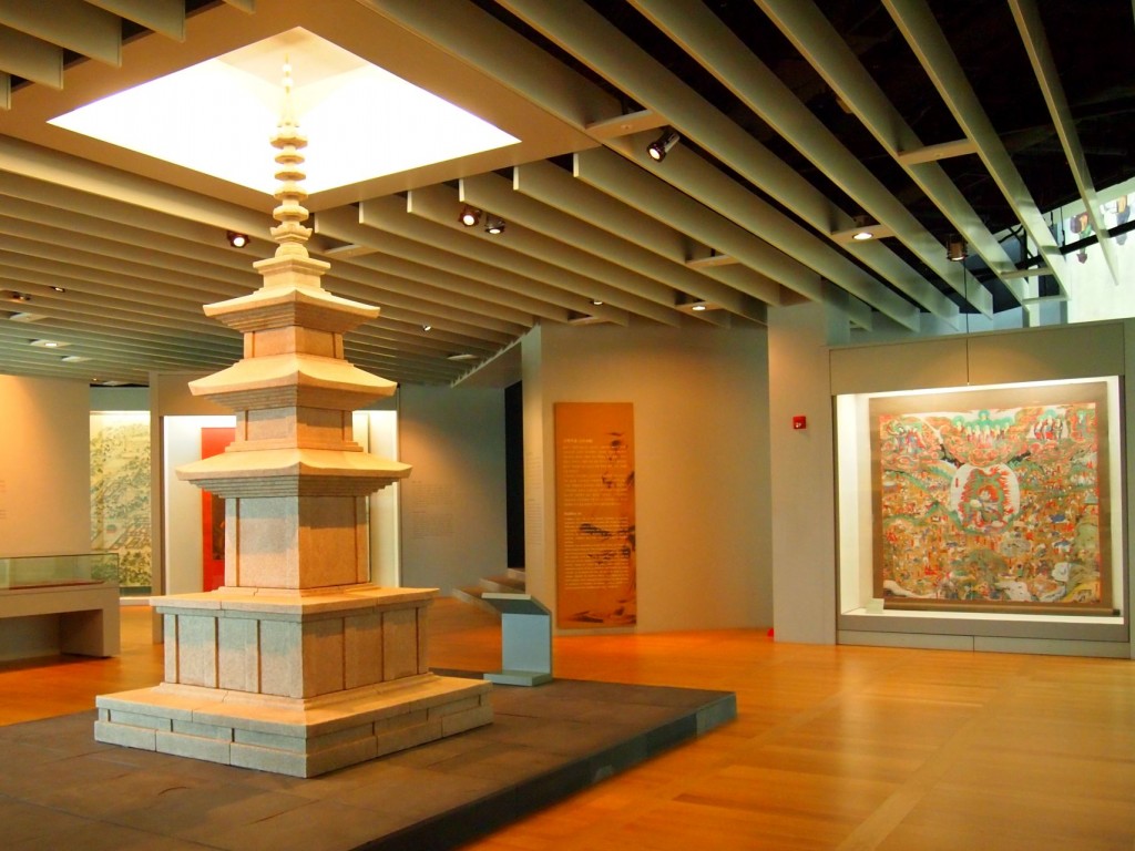 The pagoda, one of the many cultural attractions at the Incheon Airport. Incheon airport cultural center pagoda cultural attraction 1024x768 - Top 10 International Airports with Awesome Feng Shui