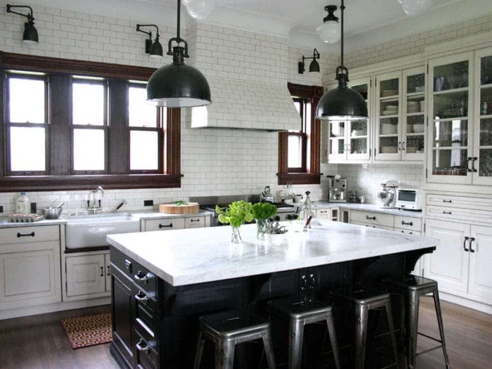 The microwave, toaster, oven, coffee maker, and other cooking devices can be adjusted to bring you luck. Kitchen feng shui min - 20 Advantages and Benefits of Using Feng Shui