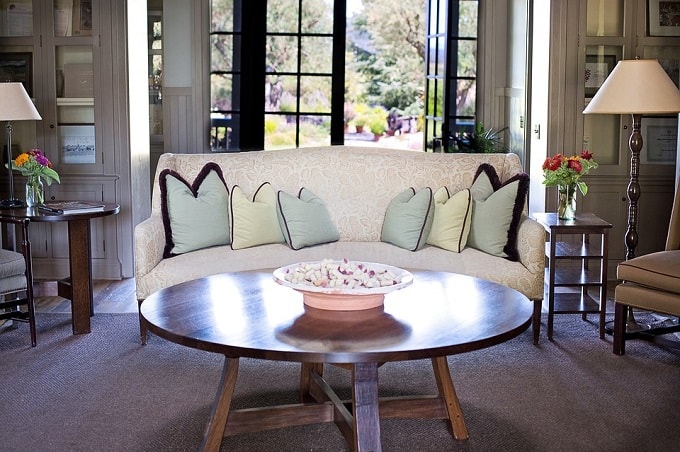 Relaxing on a sofa with a walkway behind may not give you the most comfortable feeling. living room sofa with walkway behind feng shui 2 min - 27 Feng Shui Living Room Tips & Rules: Location, Design, Furniture, and Items