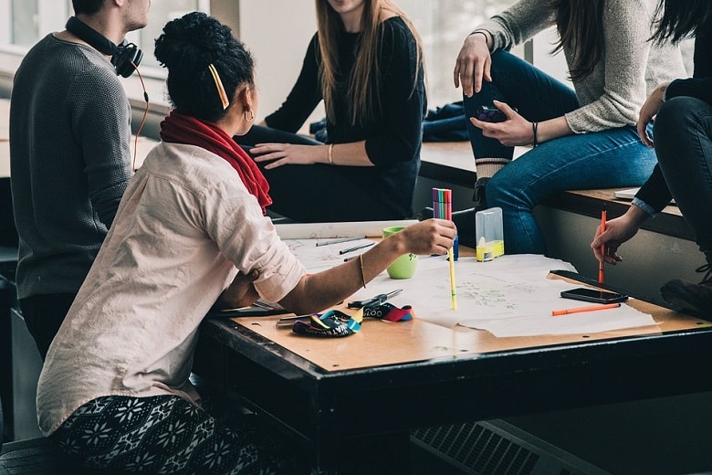 To be successful in most professions, a certain level of people skills is definitely required. people engaging people skills min - Why Aren’t All Feng Shui Masters Making Millions?