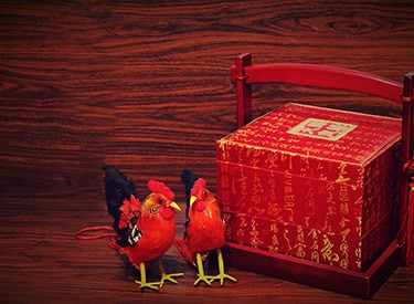 A pair of Rooster King as a wedding gift. Rooster King as Wedding Gift Present min - The Story of the Feng Shui Amulet: The Rooster King