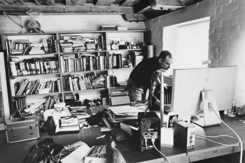 The desk of Steve Jobs – could this be the “creative mess?” steve jobs desk clutter feng shui creativity - Is Clutter Really Part of Feng Shui?