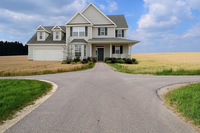 House at end of T-junction will normally experience strong incoming Qi, known as Rushing Sha. In the above image, the traffic seems minimal, and the Rushing Sha is thus minimal. t junction house feng shui sha min - Avoid These 5 Types of Bad Feng Shui Outside Your Home