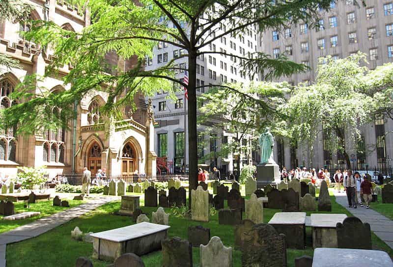 The surrounding Yang energy of the city completely overwhelms the Yin energy of this small cemetery, making it less “spooky”. Trinity Church Cemetery NYC - 3 Feng Shui Rules Related to Ghosts and the Supernatural