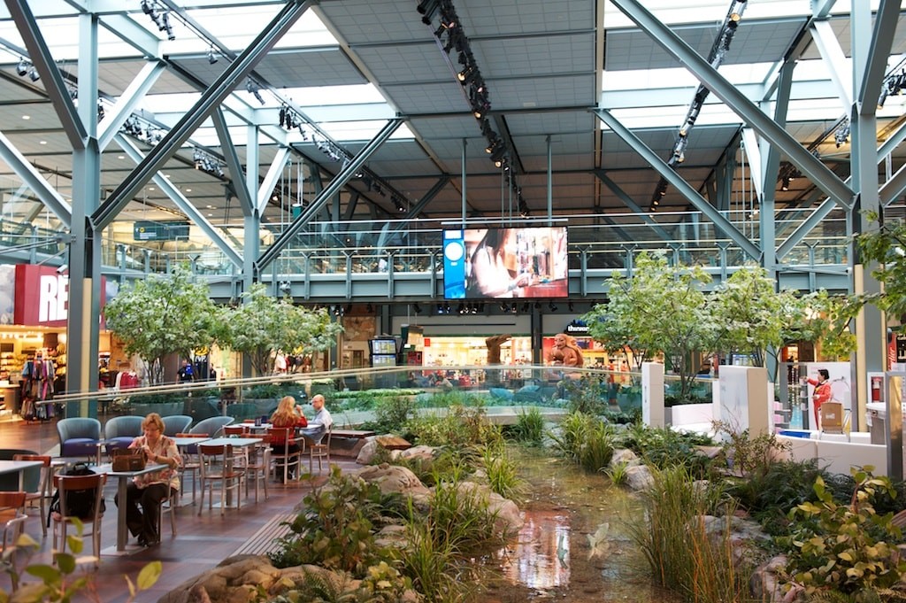 View of Vancouver Airport’s water and garden features. vancouver aiport nature garden display min 1024x681 - Top 10 International Airports with Awesome Feng Shui