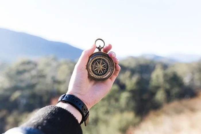 It is vital to use an accurate compass in order to determine the directions. compass direction reading feng shui min 1 jpg - How to Optimize Your Life with Eight Mansion Feng Shui